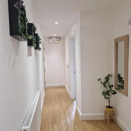 Exquisite - Sleeps 8 - Garden - Parking *
