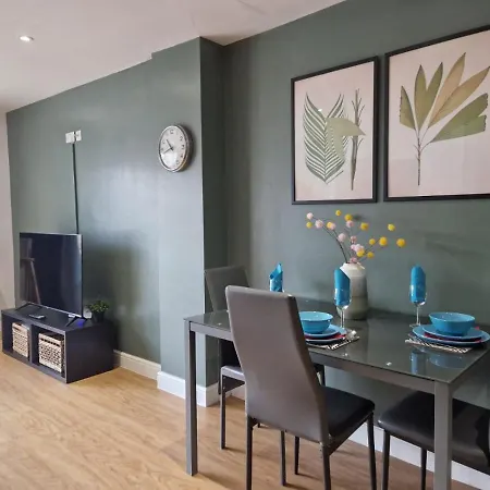 Apartman Exquisite - Sleeps 8 - Garden - Parking