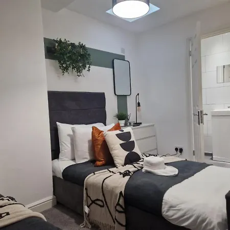 Exquisite - Sleeps 8 - Garden - Parking *