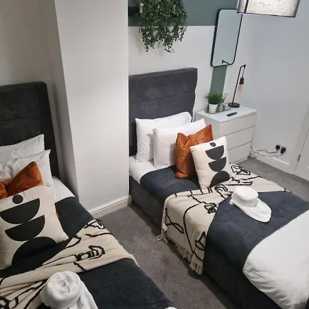 Apartamento Exquisite - Sleeps 8 - Garden - Parking